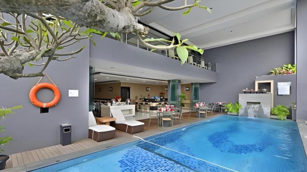 Travello Hotel Bandung Exterior foto